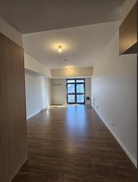 Clean Title RFO Studio Unit With Parking For Sale At The Travertine Portico Alveo Pasig