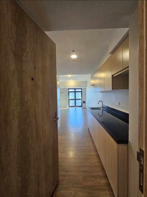 Clean Title RFO Studio Unit With Parking For Sale At The Travertine Portico Alveo Pasig