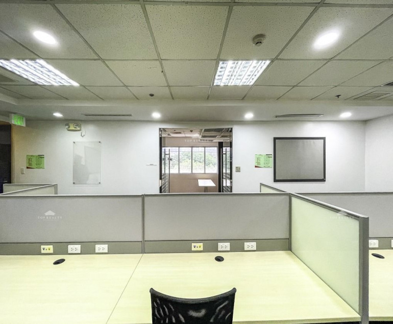 For Rent 900 SQM Office Space in One World Square Building, Taguig City