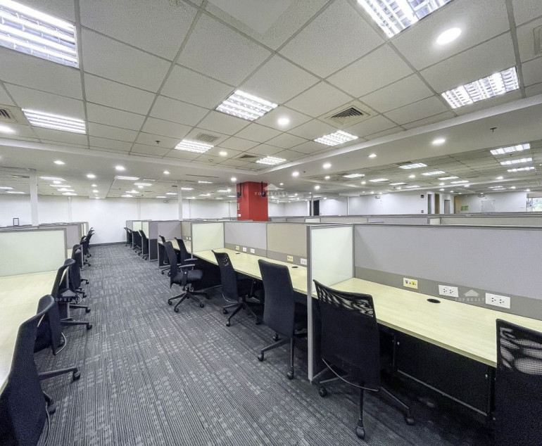 For Rent 900 SQM Office Space in One World Square Building, Taguig City