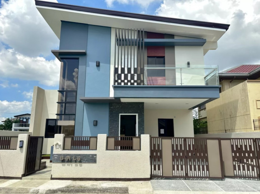5-Bedroom House And Lot For Sale In The Grand Parkplace Village, Imus Cavite