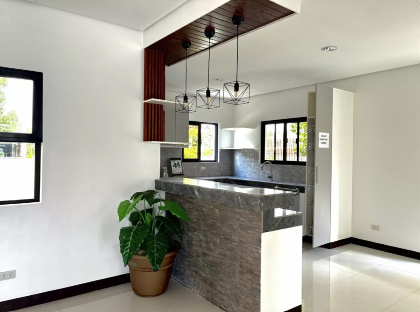 5-Bedroom House And Lot For Sale In The Grand Parkplace Village, Imus Cavite