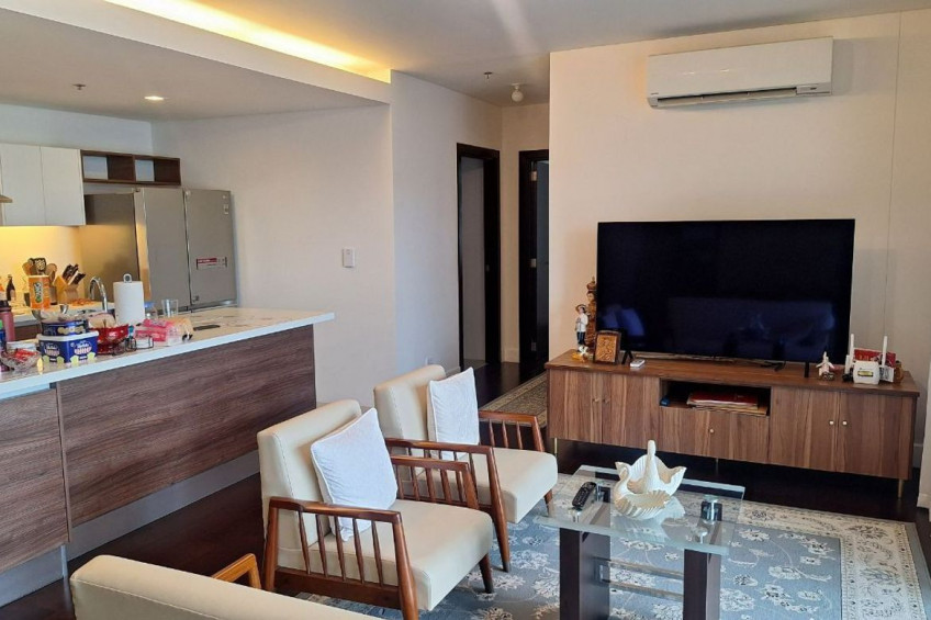 3 Bedroom Condo For Sale In Garden Towers, San Lorenzo, Metro Manila Near MRT-3 Ayala