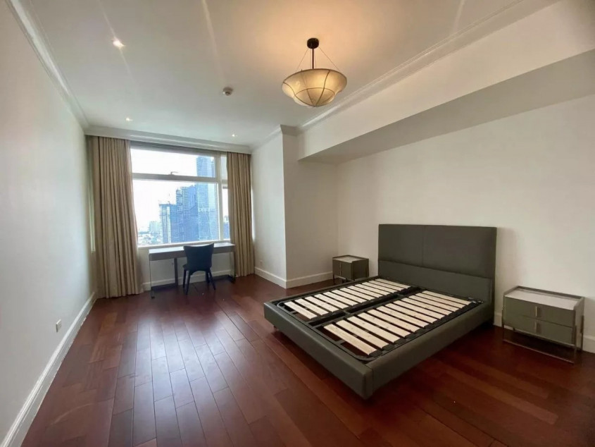 3 Bedroom Modern Unit With Den One Roxas Triangle For Rent Makati