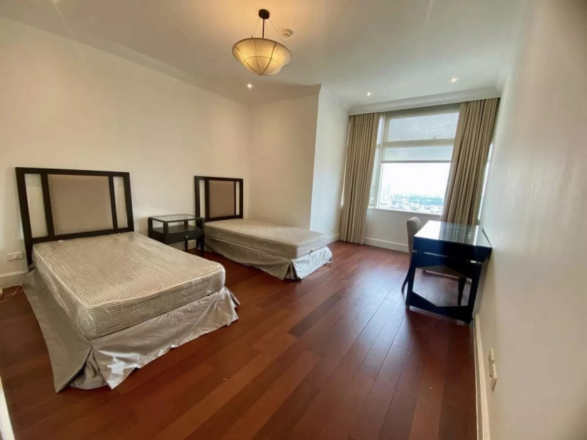 3 Bedroom Modern Unit With Den One Roxas Triangle For Rent Makati