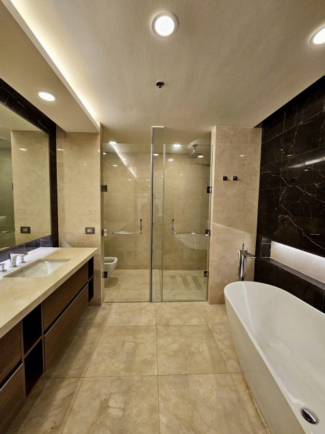 Two Roxas Triangle Makati Condo For Sale Penthouse 3 Bedroom Loft