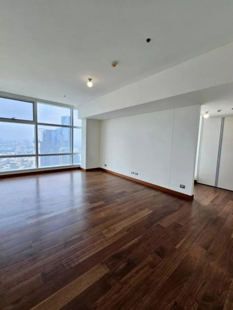 Two Roxas Triangle Makati Condo For Sale Penthouse 3 Bedroom Loft