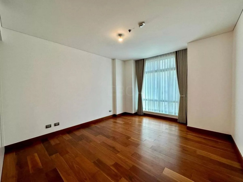 Brand New Two Roxas Triangle For Sale Condo 3 Bedroom A Series