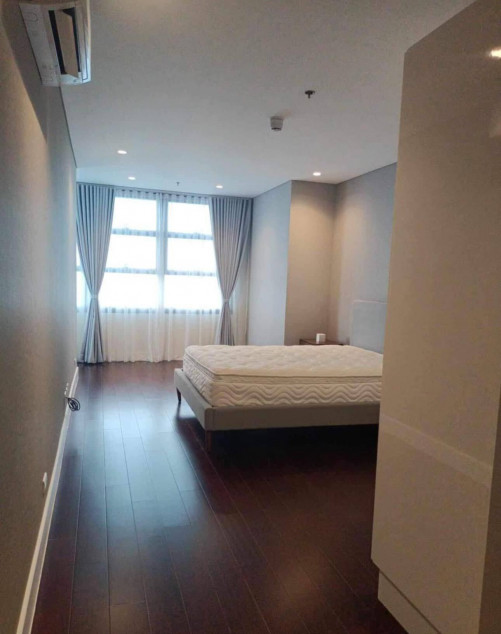 3 Bedroom Garden Tower Ayala Triangle Makati Condo For Rent