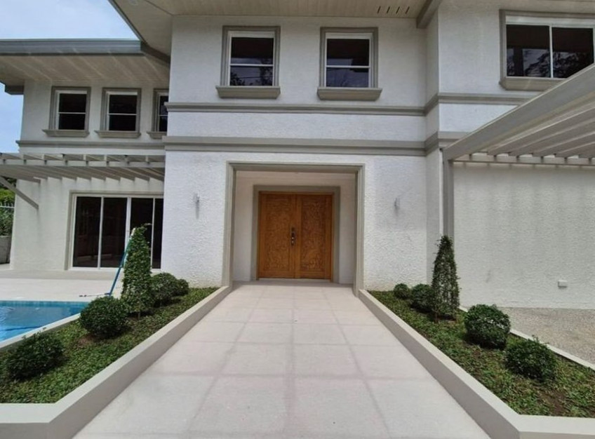 House For Sale with Pool Hillsborough Village Alabang Muntinlupa
