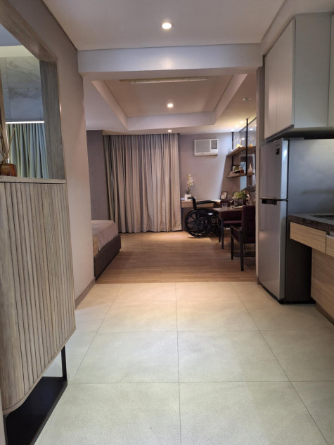 Invest For P 35k A Month For This Corner 1 Br Unit For Sale In Between Mandaue & Cebu City