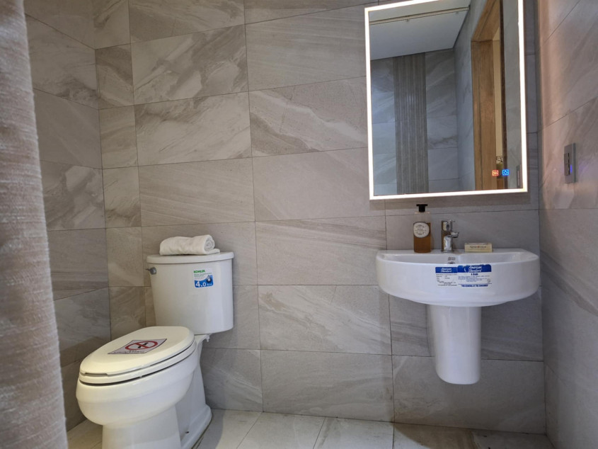 Invest For P 35k A Month For This Corner 1 Br Unit For Sale In Between Mandaue & Cebu City