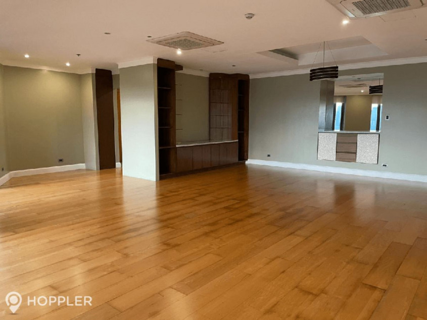 3-Bedroom Condo For Sale in Essensa, BGC, Taguig