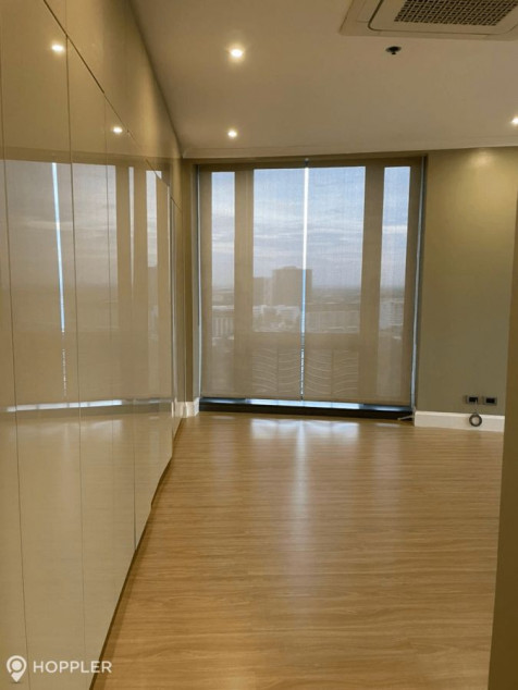 3-Bedroom Condo For Sale in Essensa, BGC, Taguig