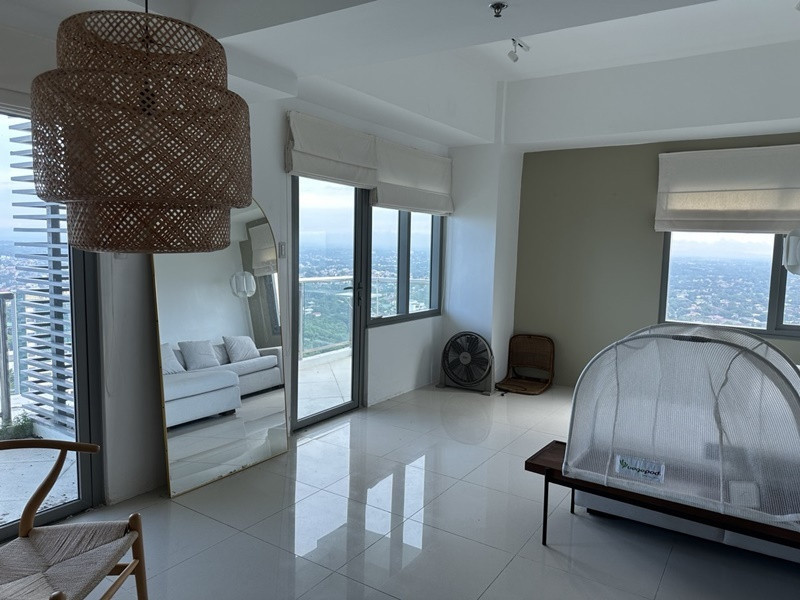 Bristol Parkway Place Rush Sale, 2 Bedroom W Bal, P/house Panoramic View Alabang