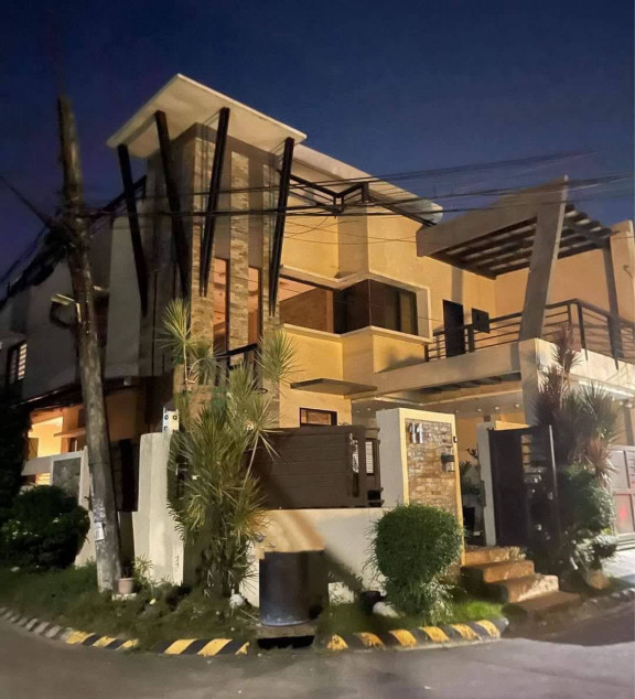 3-Storey House And Lot For Sale iIn Fortunata Village, Parañaque