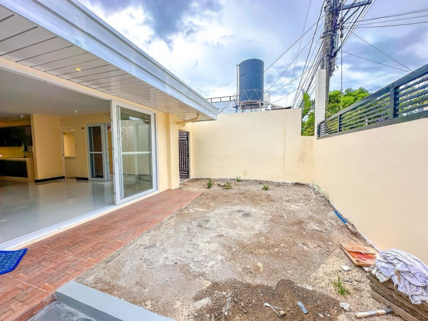 Remodeled Spacious Bungalow House In BF Homes Paranaque