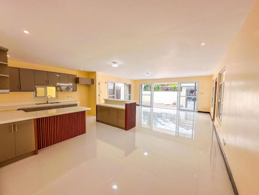 Remodeled Spacious Bungalow House In BF Homes Paranaque