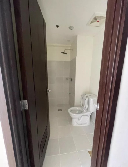 For sale 2 Bedroom condo RFO at Pioneer Woodlands in Boni Ave Mandaluyong City