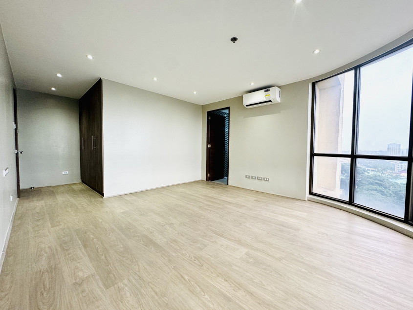 Newly Renovated And Well Maintained Two Bedroom In Skyway Twin Towers Pasig