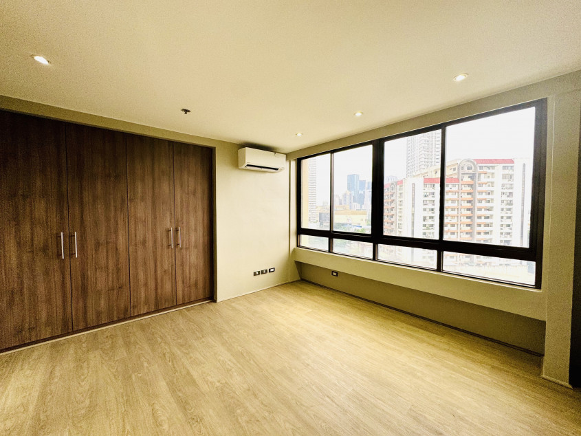 Newly Renovated And Well Maintained Two Bedroom In Skyway Twin Towers Pasig