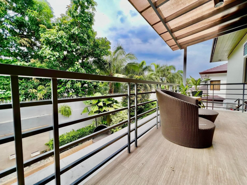 Renovated And Furnished Home In Loyola Grand Villas