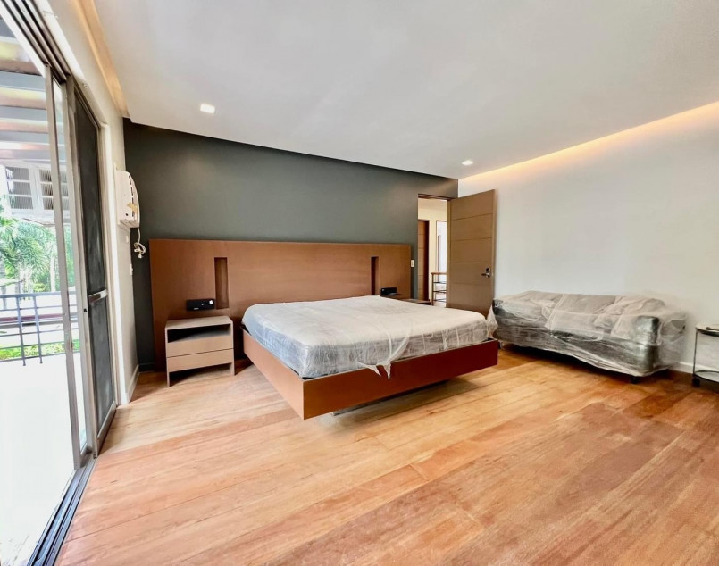 Renovated And Furnished Home In Loyola Grand Villas