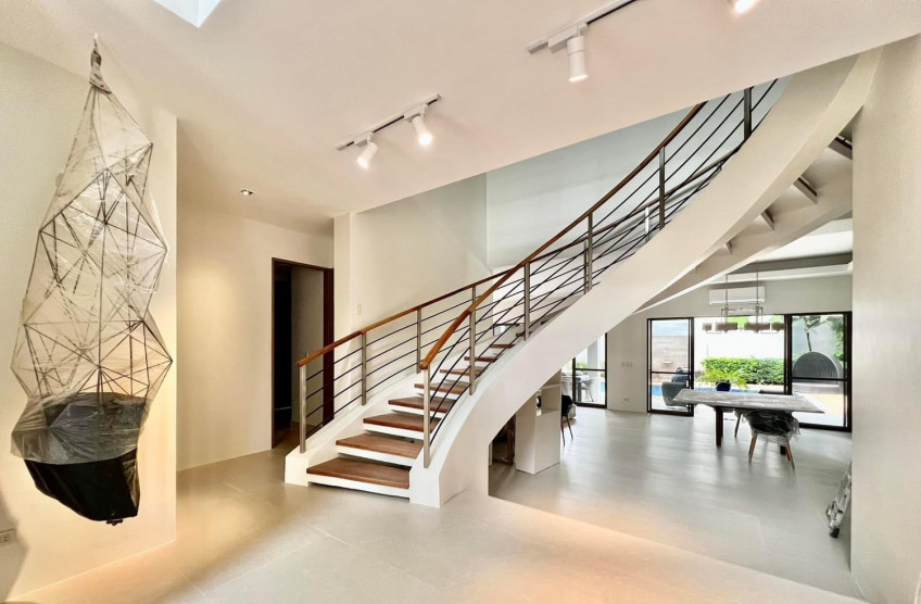 Renovated And Furnished Home In Loyola Grand Villas