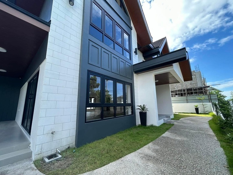 Bedroom House For Sale, Wood Grove Subdivision, San Fernando