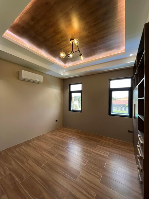 5 Bedroom House For Sale, Pulu Amsic Subd, Brgy. Amsic, Angeles City, Pampanga