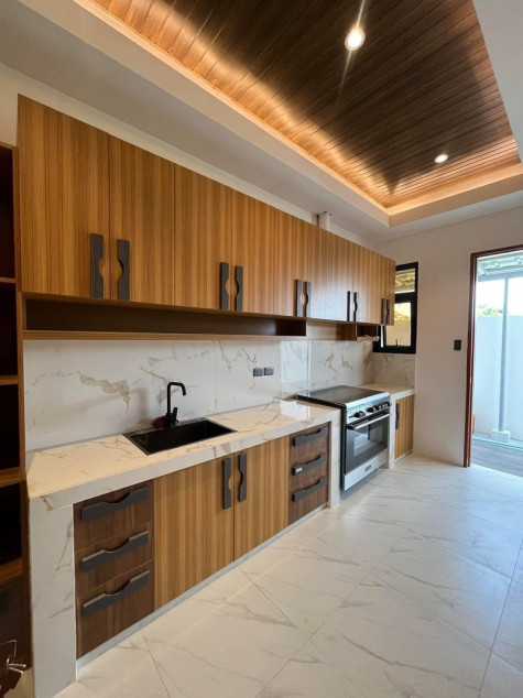 5 Bedroom House For Sale, Pulu Amsic Subd, Brgy. Amsic, Angeles City, Pampanga