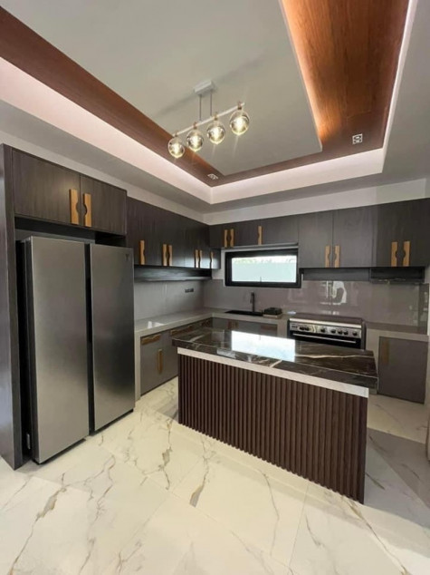 5 Bedroom House For Sale, Pulu Amsic Subd, Brgy. Amsic, Angeles City, Pampanga