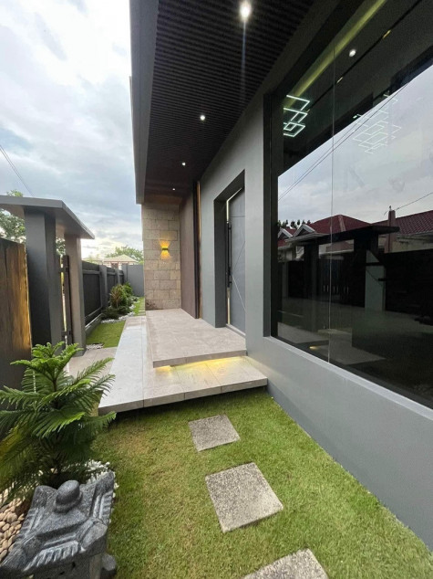 5-bedroom House For Sale, Clark Manor Subd, Brgy. Duquit, Mabalacat, Pampanga