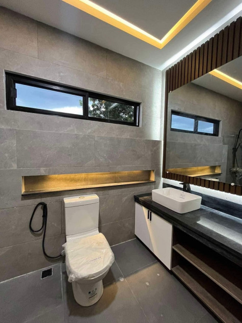 5-bedroom House For Sale, Clark Manor Subd, Brgy. Duquit, Mabalacat, Pampanga