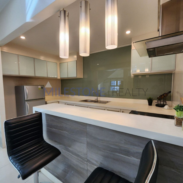 3 Bedroom Unit with Beautiful Views in BGC