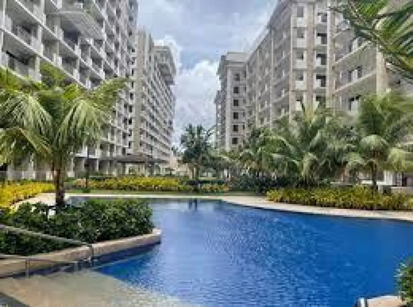 For Sale: Calathea Place 2BR end unit w parking near BF Homes AIRPORT, Parañaque