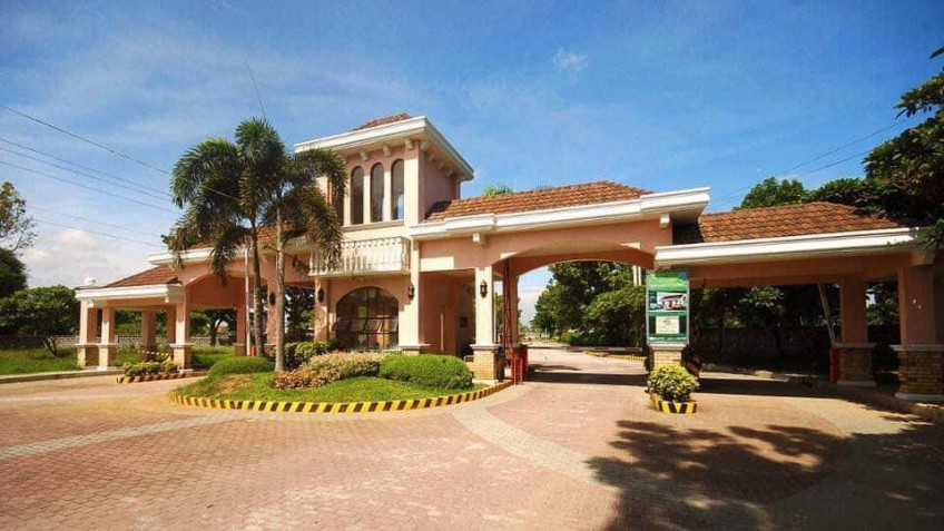 Beverly Place With Golf Club Beside SM City Pampanga
