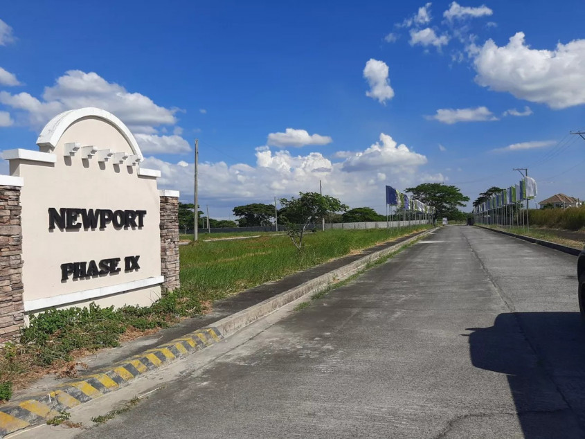 Beverly Place With Golf Club Beside SM City Pampanga