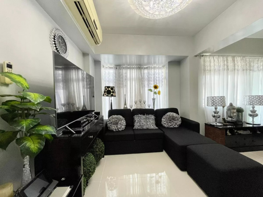 2 Bedroom Corner Unit In Parkside Villas, Newport City, Pasay City