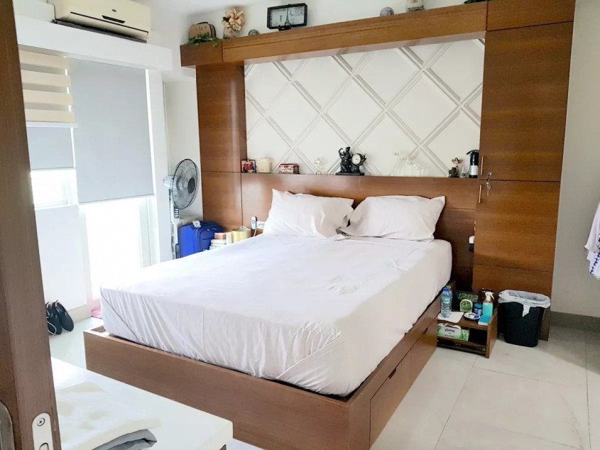 2 Bedroom Unit Facing Golf Course In Parkside Villas, Newport City, Pasay City