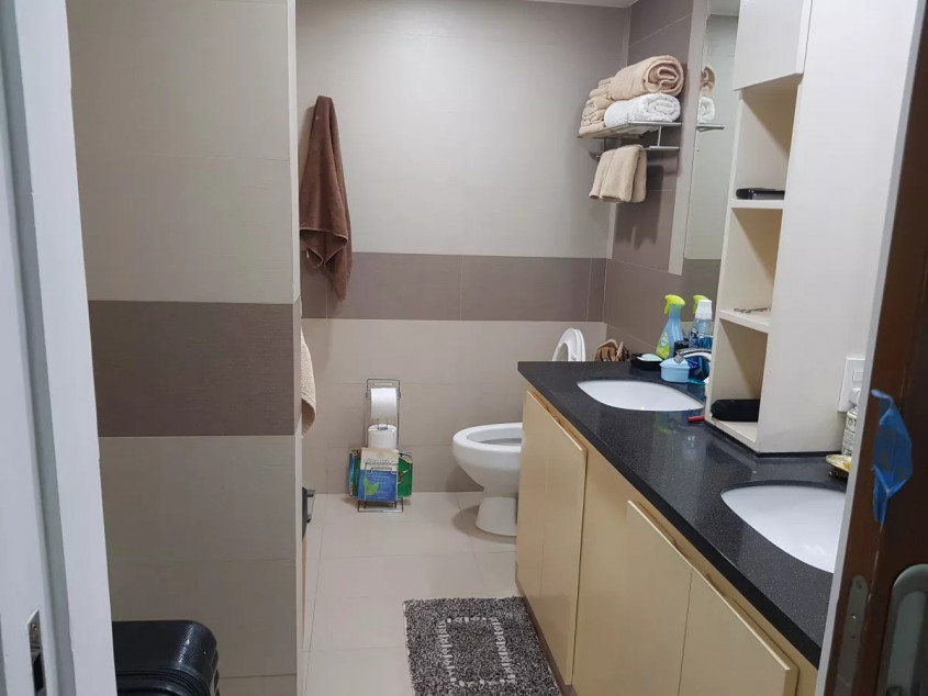 2 Bedroom Unit Facing Golf Course In Parkside Villas, Newport City, Pasay City