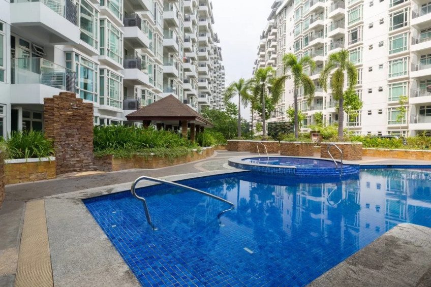 2 Bedroom Unit Facing Golf Course In Parkside Villas, Newport City, Pasay City