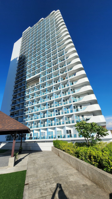 Semi-furnished 1 Bedroom Condominium Unit With Parking In Azure North For Sale!