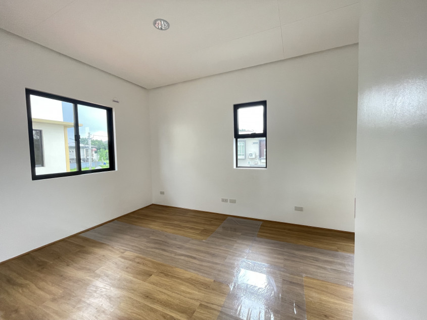 4 bedroom Ready for Occupancy House for Sale at The Grand Parkplace Imus Cavite