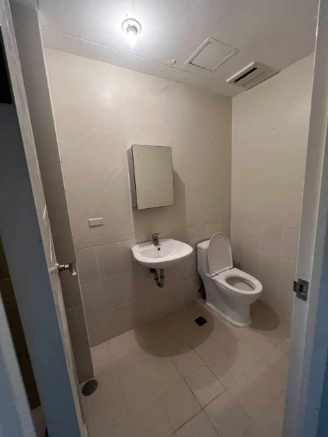 Condominium For Sale In Sheridan Towers