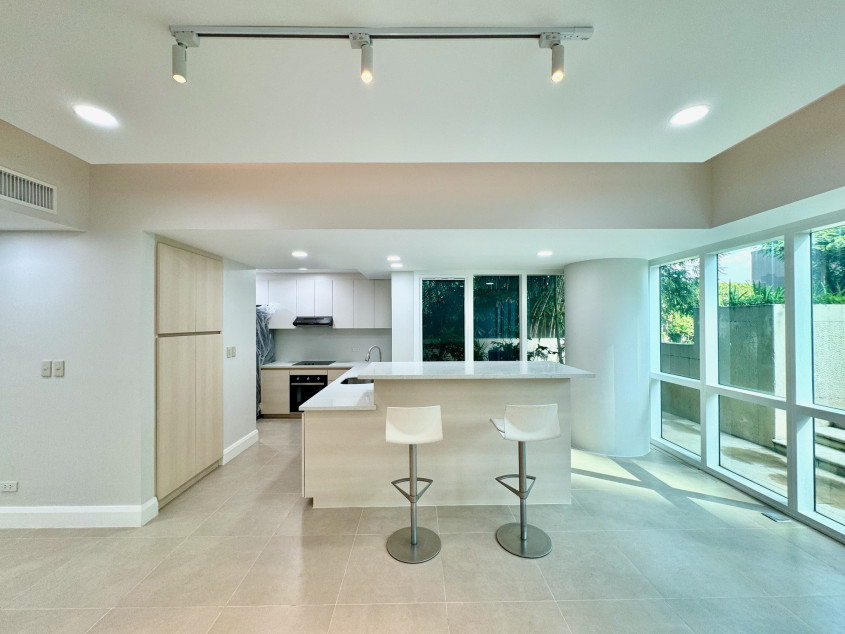 Condominium For Sale In Hidalgo Place