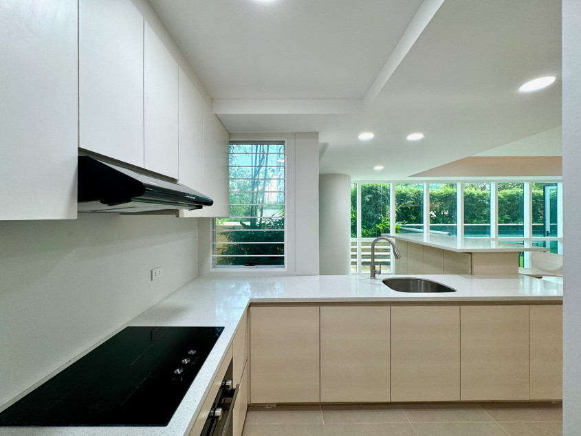 Condominium For Sale In Hidalgo Place