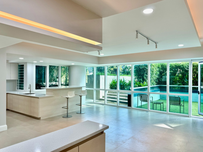 Condominium For Sale In Hidalgo Place