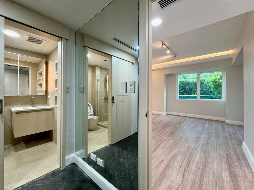 Condominium For Sale In Hidalgo Place