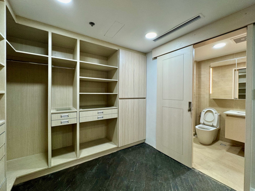 Condominium For Sale In Hidalgo Place